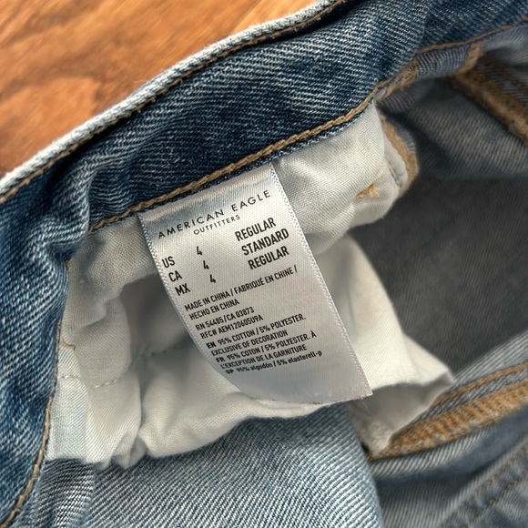 American Eagle Mom Jean - Picture 1 of 3